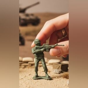 Vintage 2” Green ARMY Man Soldier W/M-16 Plastic Pocket Action Figure Toy. The o